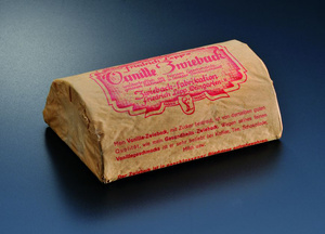 Vanille-Zwieback der Zwieback-Fabrik Friedrich Lepp in Weingarten/Baden, um 1920. Verpackungen sind nur sehr selten erhalten, weil der verderbliche Inhalt meist zusammen mit der Umhüllung entsorgt wurde.