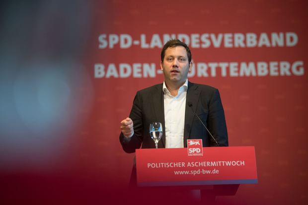 SPD-Generalsekretär Lars Klingbeil wirbt beim politischen  Aschermittwoch in Ludwigsburg für die Große Koalition. Foto: dpa