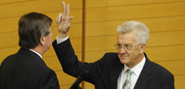 Winfried Kretschmann (Grüne) wird zum neuen Ministerpräsidenten vereidigt. Foto: Staatsministerium