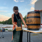 Studentin Sandra Feria Olid beim ersten Fassanstich in Kehl. Foto: Privat