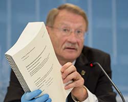 Ausschussvorsitzender Wolfgang Drexler legt den Abschlussbericht des NSU-Ausschusses vor. Foto: dpa