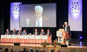 Ministerpräsident Winfried Kretschmann spricht auf der Mitgliederversammlung des Gemeindetags. Foto: dpa