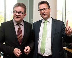 Guido Wolf (links) will Fraktionsvorsitzender werden. Peter Hauk (rechts) ist eigentlich bis 2016 gewählt, soll nun aber vorzeitigt zurücktreten. Foto: dpa